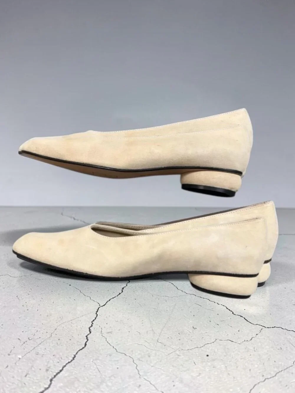Vintage Bis Charles Jourdan Cream Suede Low Heels 8.5